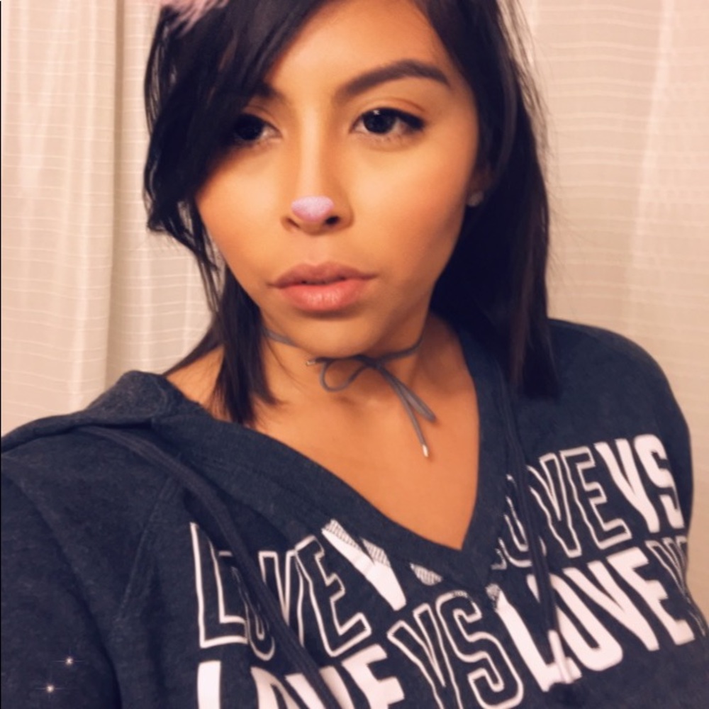 Meet your Posher, Violeta